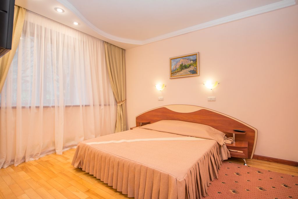 Виктория — Двухместный номер с 1 кроватью улучшенный с видом на город