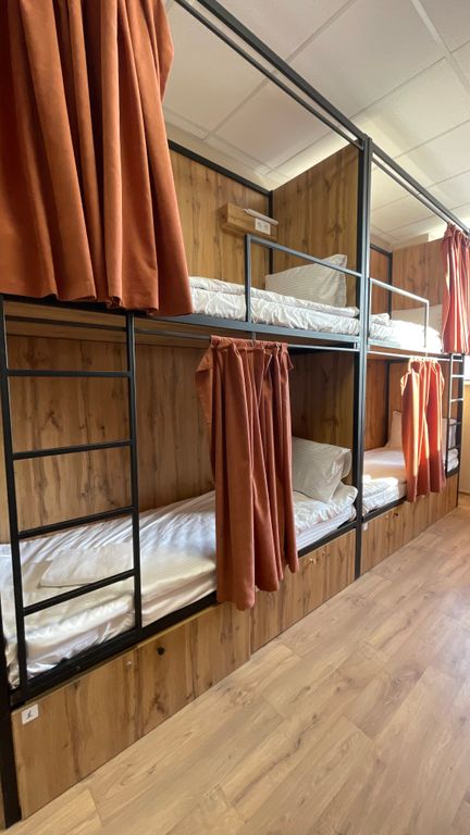 Центральный — Многоместный мужской номер кровать (верхний ярус) 8-ми местный мужской номер