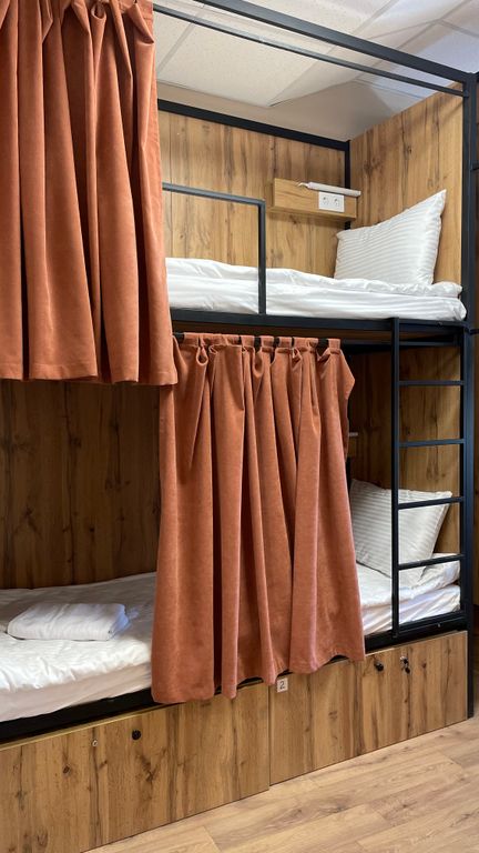 Центральный — Многоместный мужской номер кровать (верхний ярус) 8-ми местный мужской номер