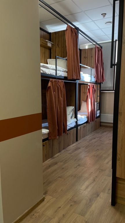 Центральный — Многоместный женский номер кровать (нижний ярус) 6-ми местный женский номер