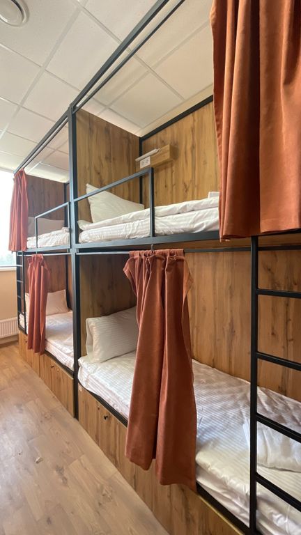 Центральный — Многоместный женский номер кровать (верхний ярус) 6-ми местный