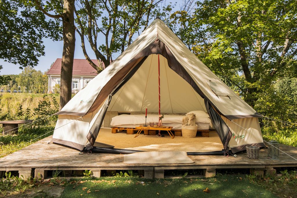 1000 звёзд — Белл тент шатёр на берегу озера