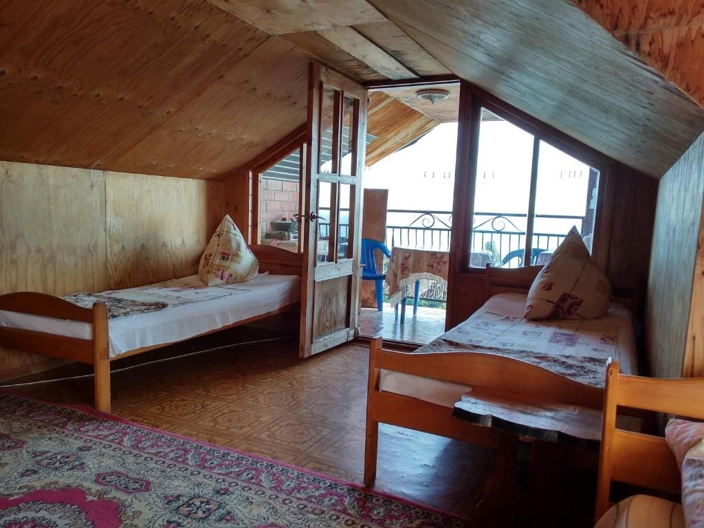 Валера и Люба — Четырёхместный номер 4-х местный номер с видом на море