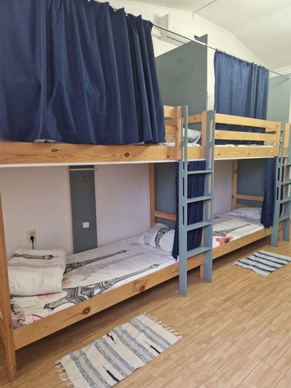 Hostelroof_vl — Многоместный мужской номер эконом (душ/туалет общий)
