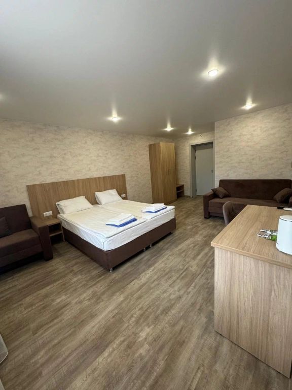 Жемчужина 23 — Семейный номер пятиместный номер комфорт с балконом