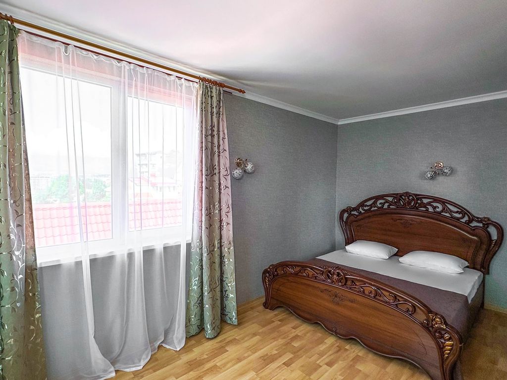 Бристоль — Апартаменты трёхкомнатные с балконом