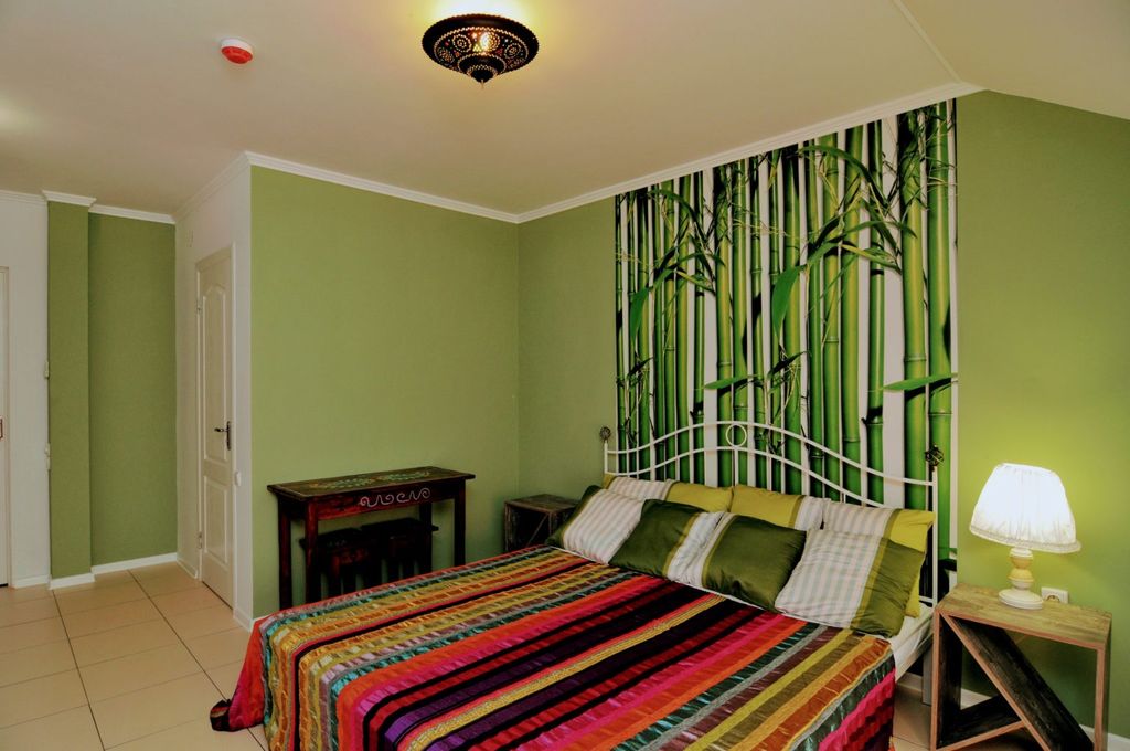 У Верблюжьих горбов — Трёхместный номер комната в мансарде Бамбук 2