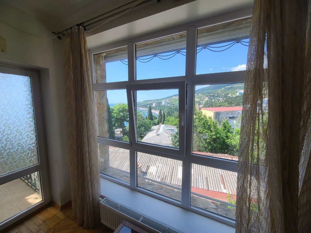 Каменная Крепость — Четырёхместный номер улучшенный с видом на море