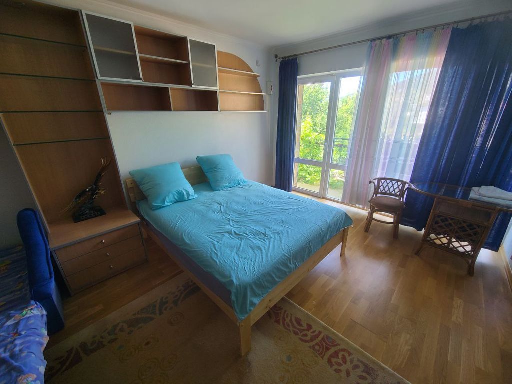 Каменная Крепость — Трёхместный номер улучшенный с видом на море