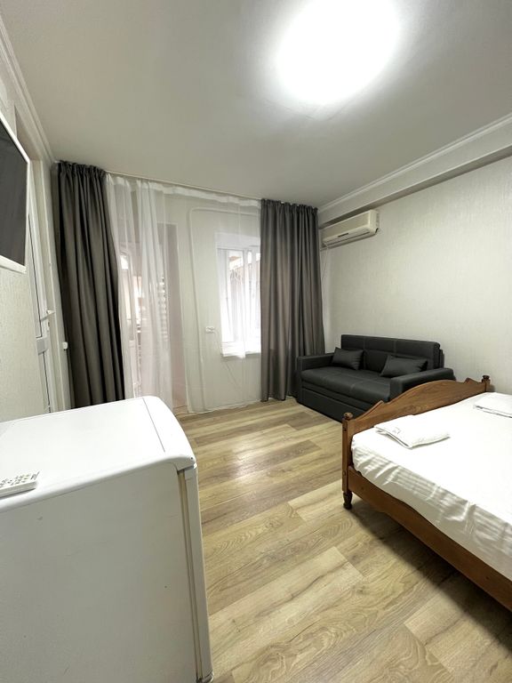 Южный — Трёхместный номер стандарт на 1 этаже