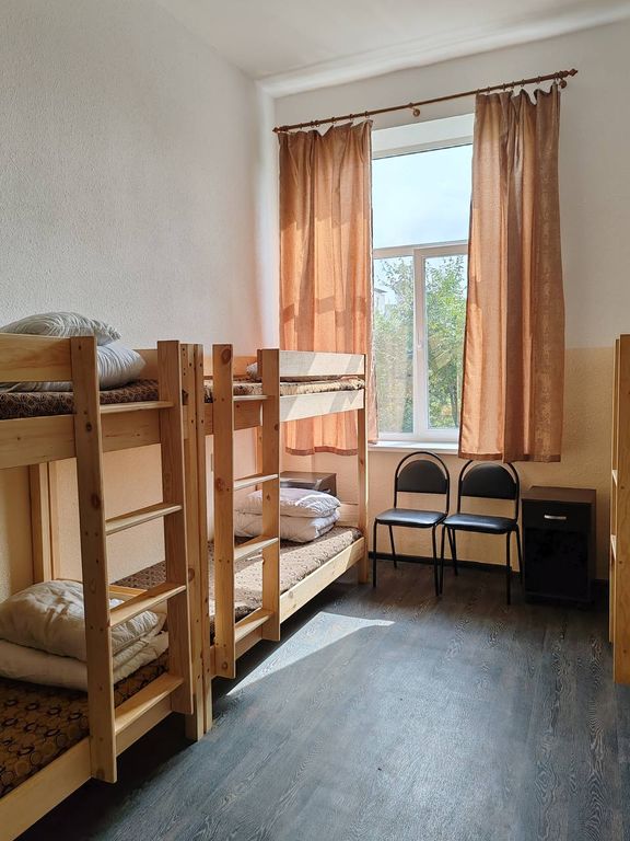 Феникс — Многоместный мужской номер эконом (душ/туалет общий)