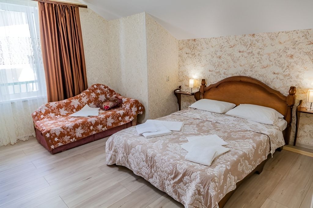 Фаина — Семейный номер двухкомнатный Люкс с балконом