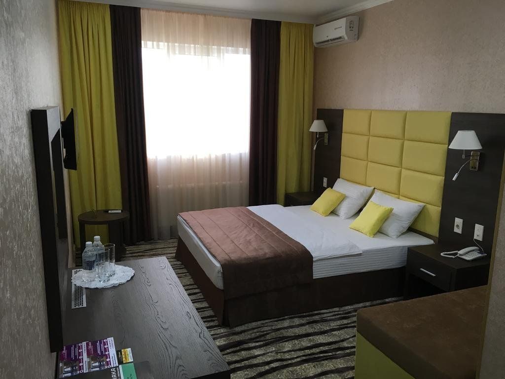 Ресторанно-гостиничный комплекс Облака — Трёхместный номер улучшенный