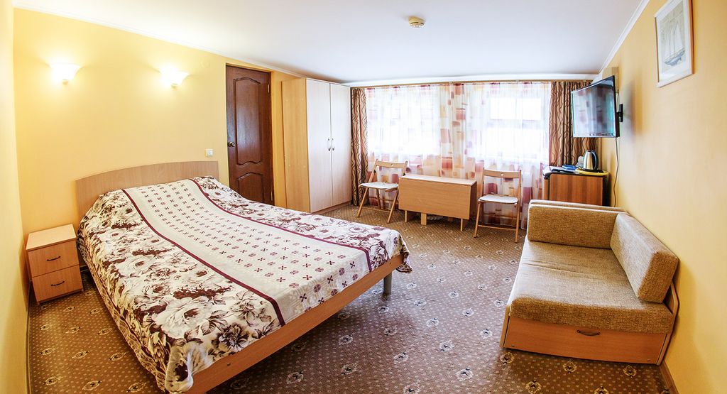 Изумрудный — Двухместный номер с 1 кроватью Двухместный номер с двуспальной кроватью и доп местом