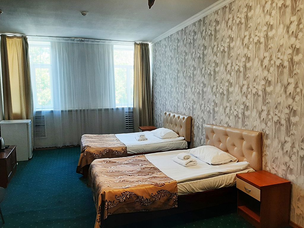 Азалия на Нариманова — Четырёхместный номер двухкомнатный