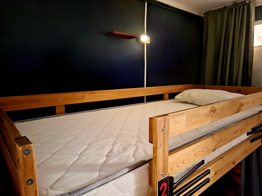 Гости — Многоместный мужской номер 10-местный общий (верхние места)