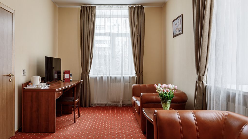 Максима Заря — Двухместный номер с 2 отдельными кроватями Бизнес двухкомнатный