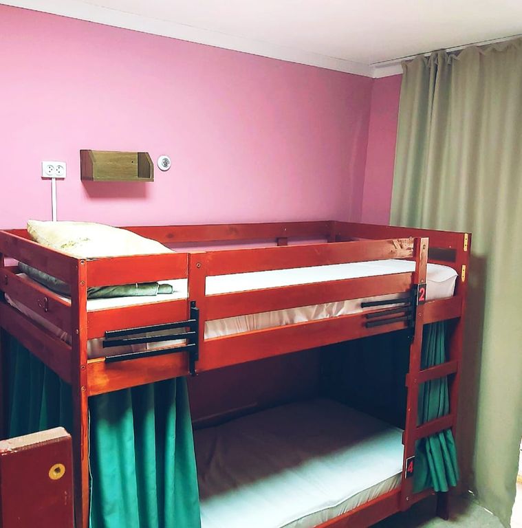 Гости — Многоместный женский номер 4-местный общий номер (нижние места)