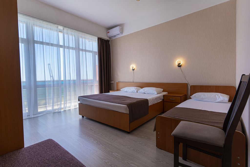 Атлантида — Трёхместный номер улучшенный с видом на море