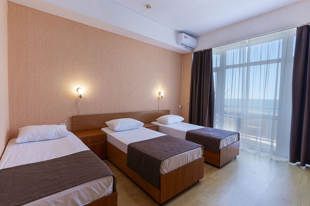 Атлантида — Трёхместный номер улучшенный с видом на море