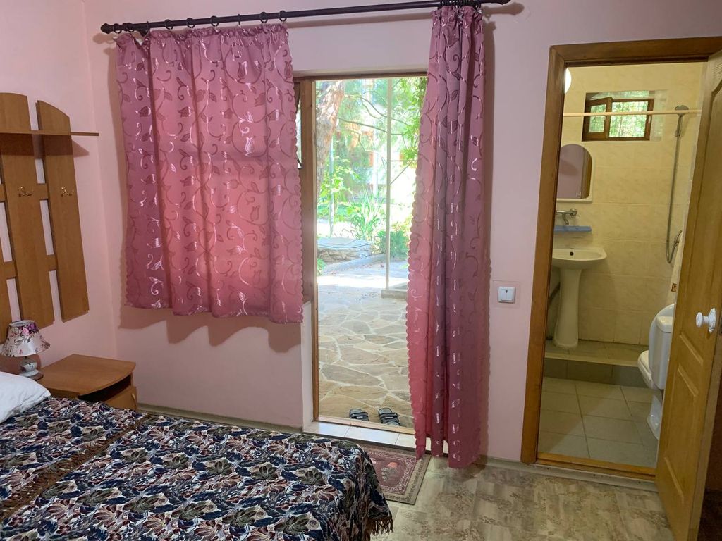 У Айдера — Трёхместный номер без питания