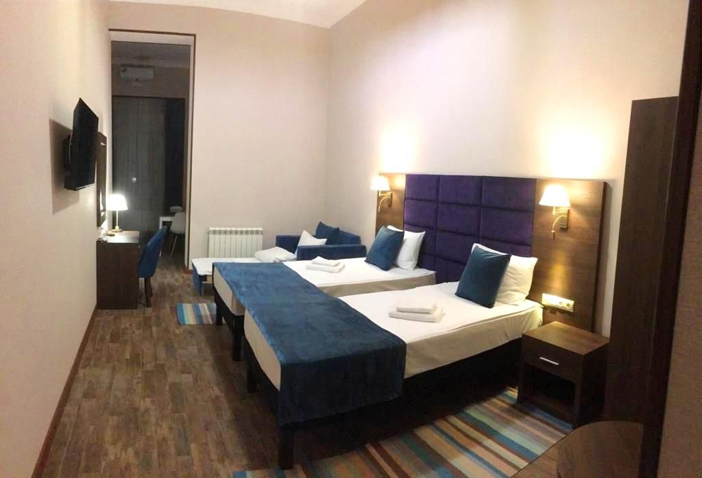 МариС — Трёхместный номер с раздельными кроватями и кухней