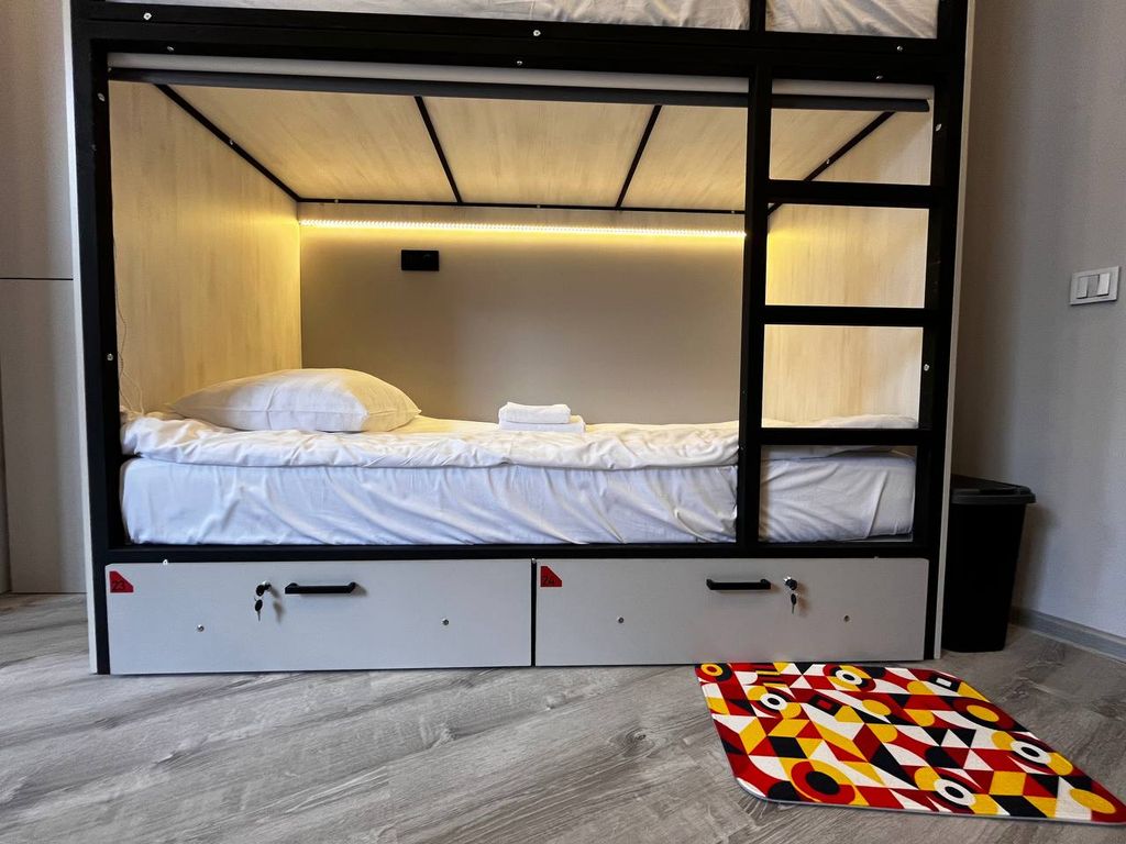 В Центре — Многоместный мужской номер место в 6-местном мужском номере