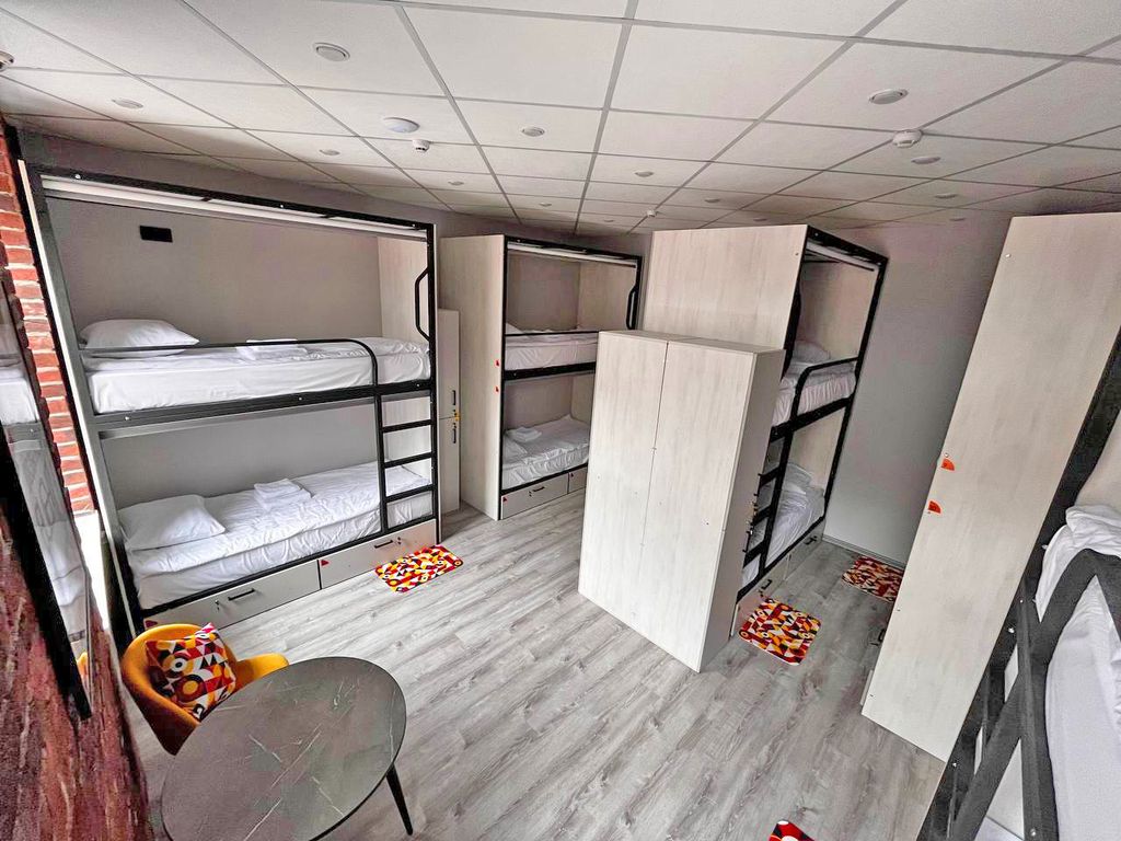 В Центре — Многоместный смешанный номер место в 10-местном общем номере