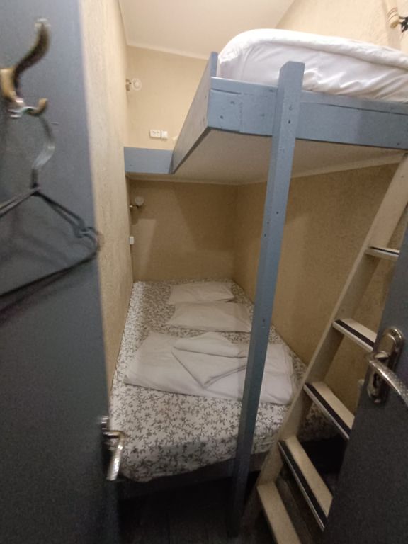 Арт Галактика — Трёхместный номер капсула