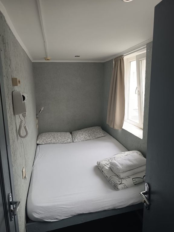 Арт Галактика — Двухместный номер с 1 кроватью капсула с душем и туалетом(большое окно)