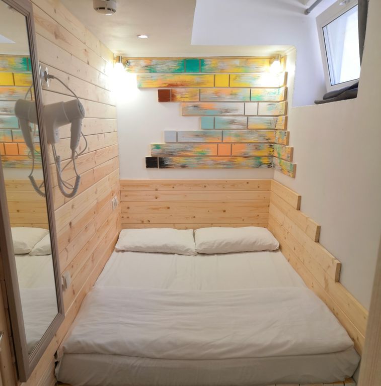 Арт Галактика — Двухместный номер с 1 кроватью капсула с душем (маленькое окно)