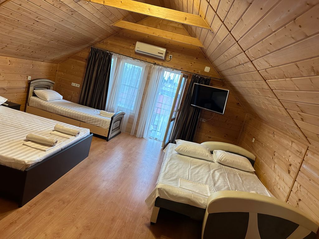 Золотой песок — Семейный номер улучшенный с видом на море