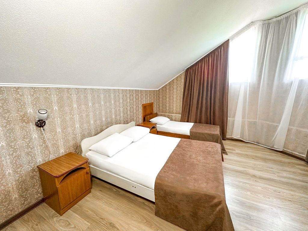 Вива Виктория — Трёхместный номер на мансарде