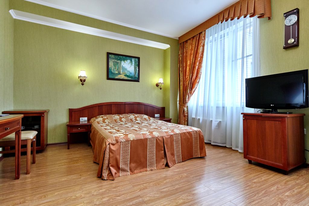 Партнер — Четырёхместный номер полулюкс (бизнес)