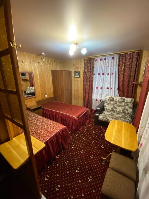 Старый клен — Двухместный номер с 2 отдельными кроватями стандарт с видом на горы