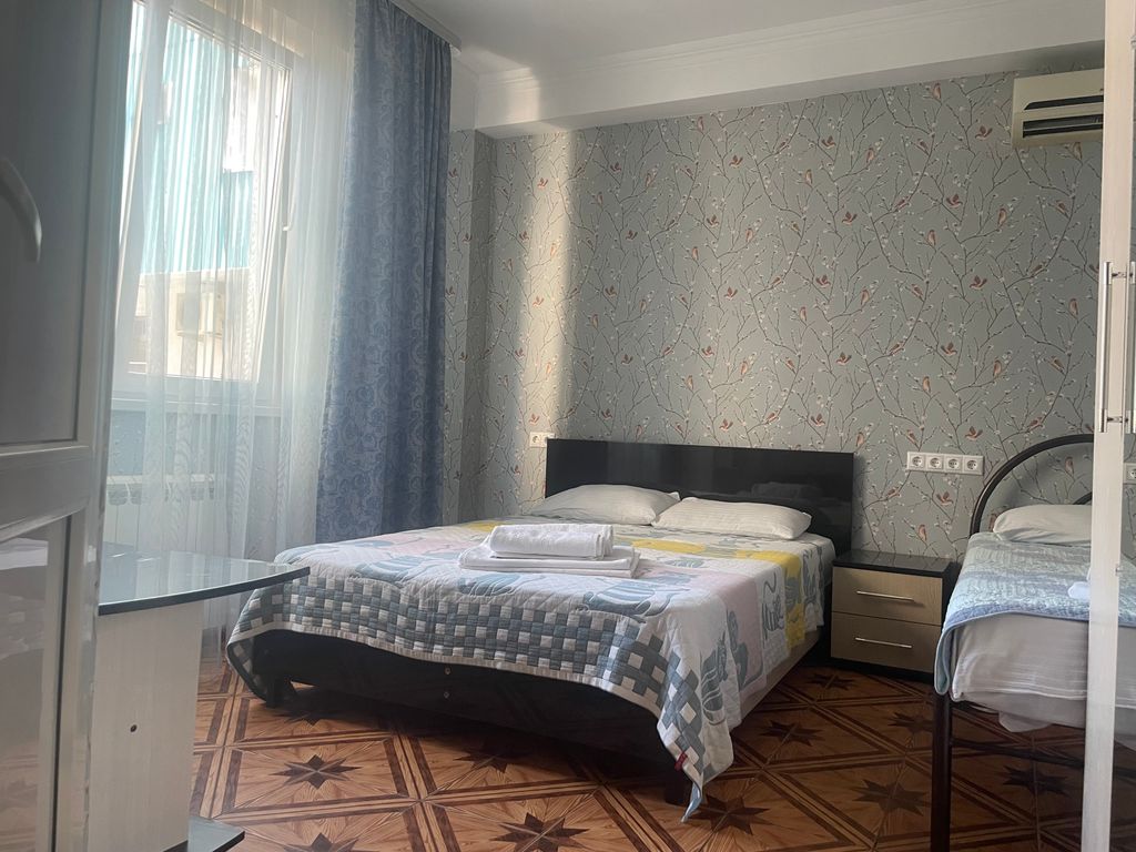 Ангелина — Трёхместный номер стандарт с видом на город