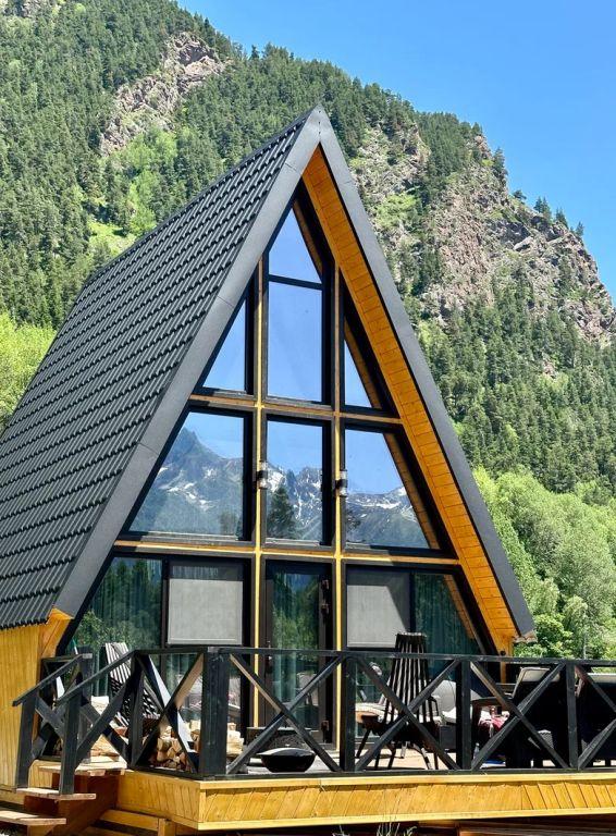 Исток — Дом A-frame с видом на горы, лес и реку