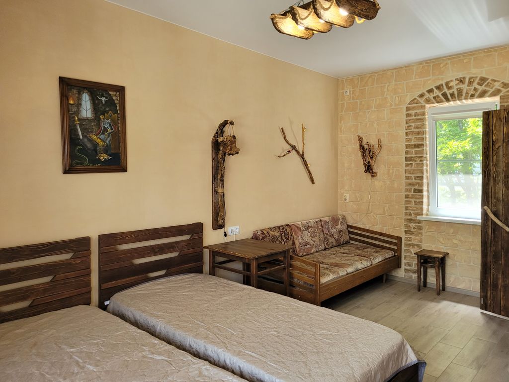 Лукоморье — Четырёхместный номер стандарт с видом на горы