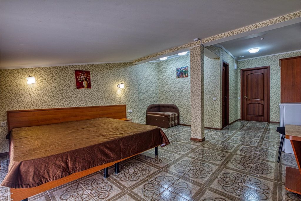 Вилла Алина — Трёхместный номер мансардный