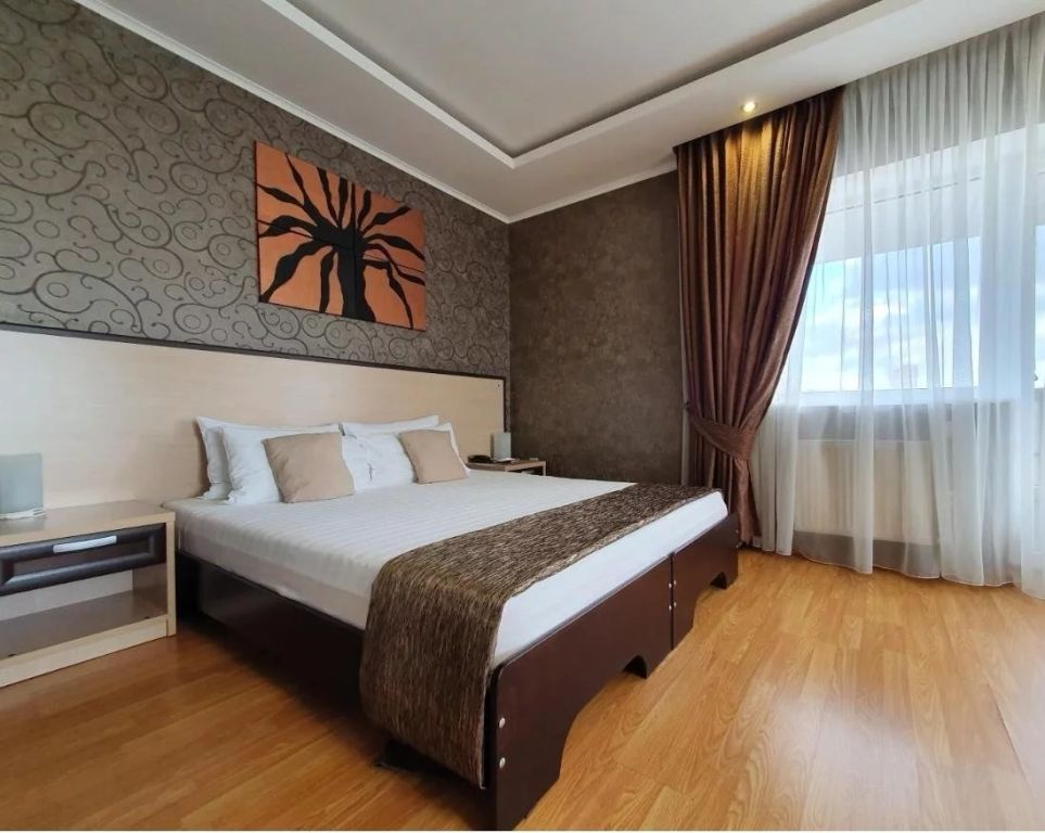 Арт отель — Четырёхместный номер комфорт улучшенный балкон