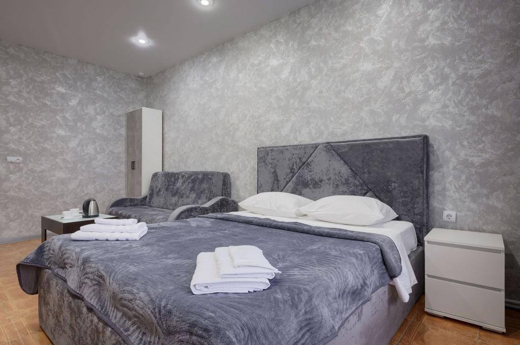 Сам пришёл — Трёхместный номер люкс