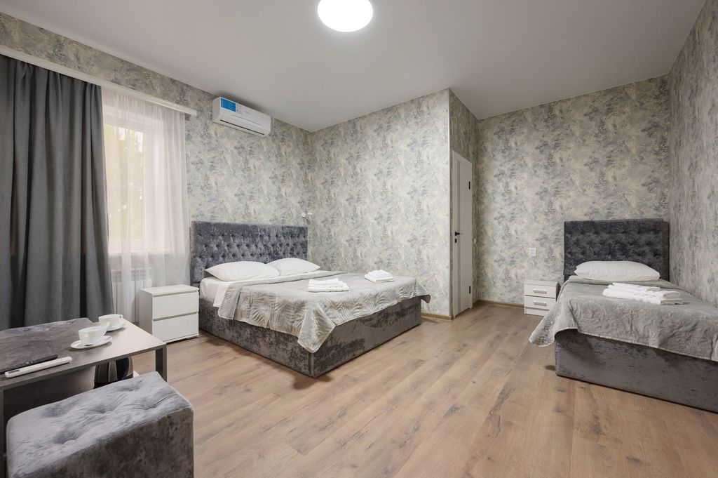 Сам пришёл — Трёхместный номер улучшенный