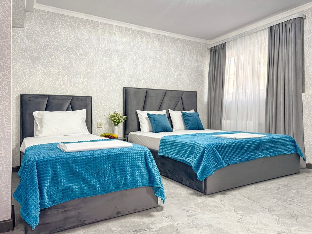 Ника Центр — Семейный номер семейный однокомнатный на цокольном этаже 26,27