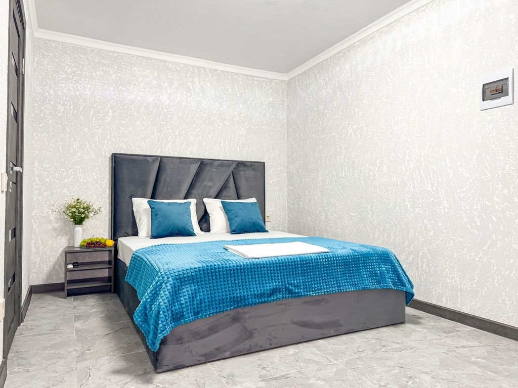 Ника Центр — Трёхместный номер трехместный на цокольном этаже без окна 28, 29