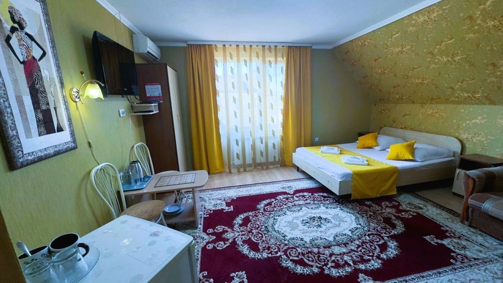 На Николаевской 25 — Четырёхместный номер полу люкс 4