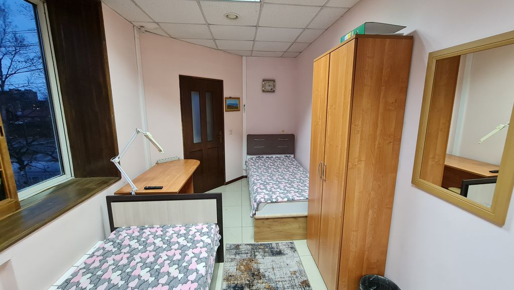 Хостел 123 — Трёхместный номер с балконом