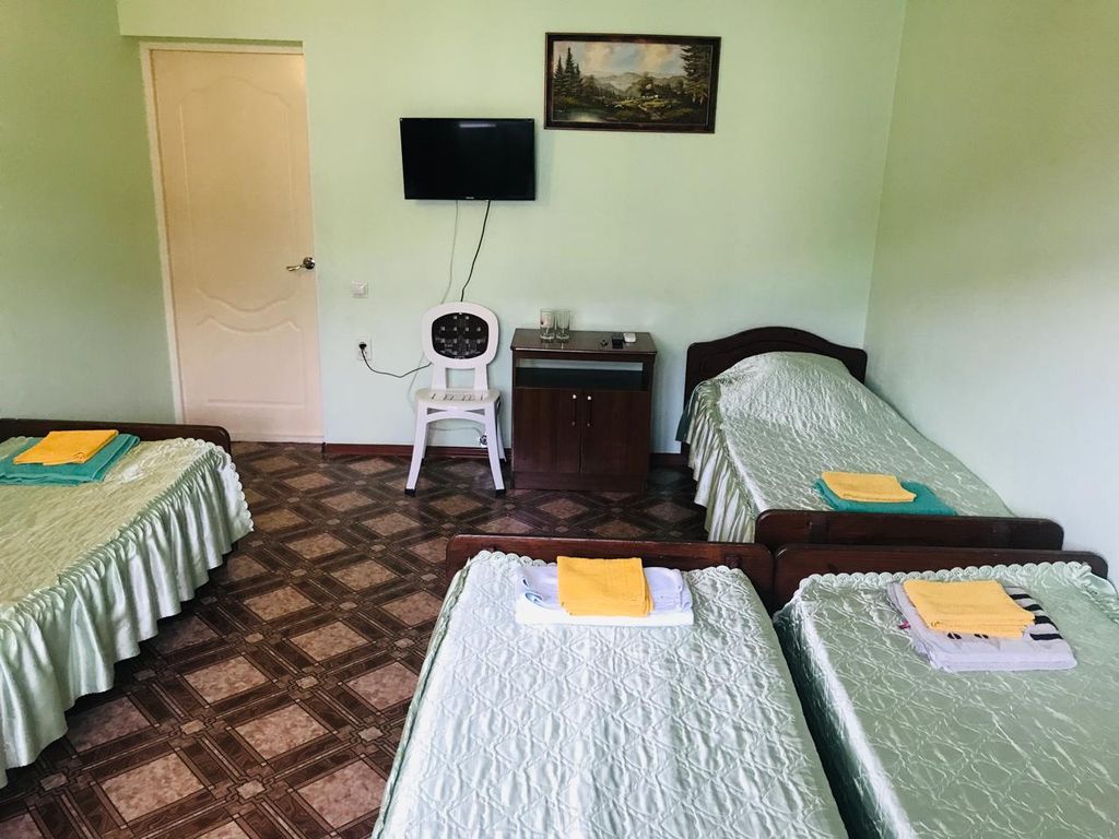 Бавария — Четырёхместный номер эконом с видом на горы