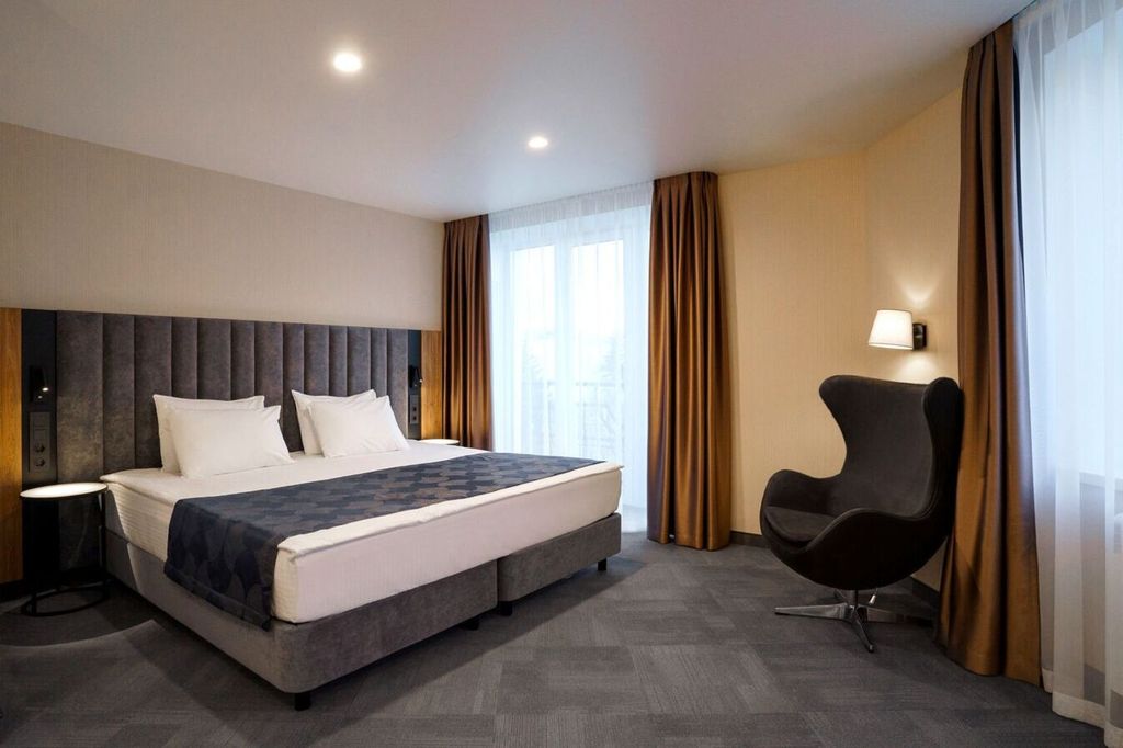 Чувашия — Двухместный номер с 1 кроватью панорамный Делюкс Премиум с балконом 2024