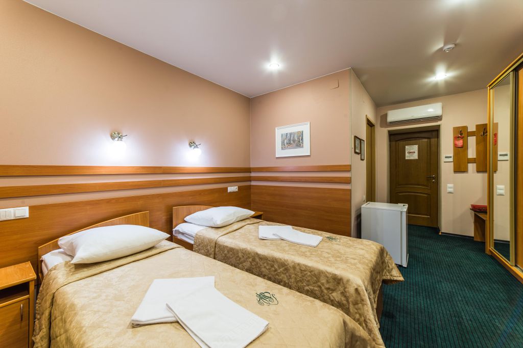 К-Визит — Двухместный номер с 2 отдельными кроватями стандарт