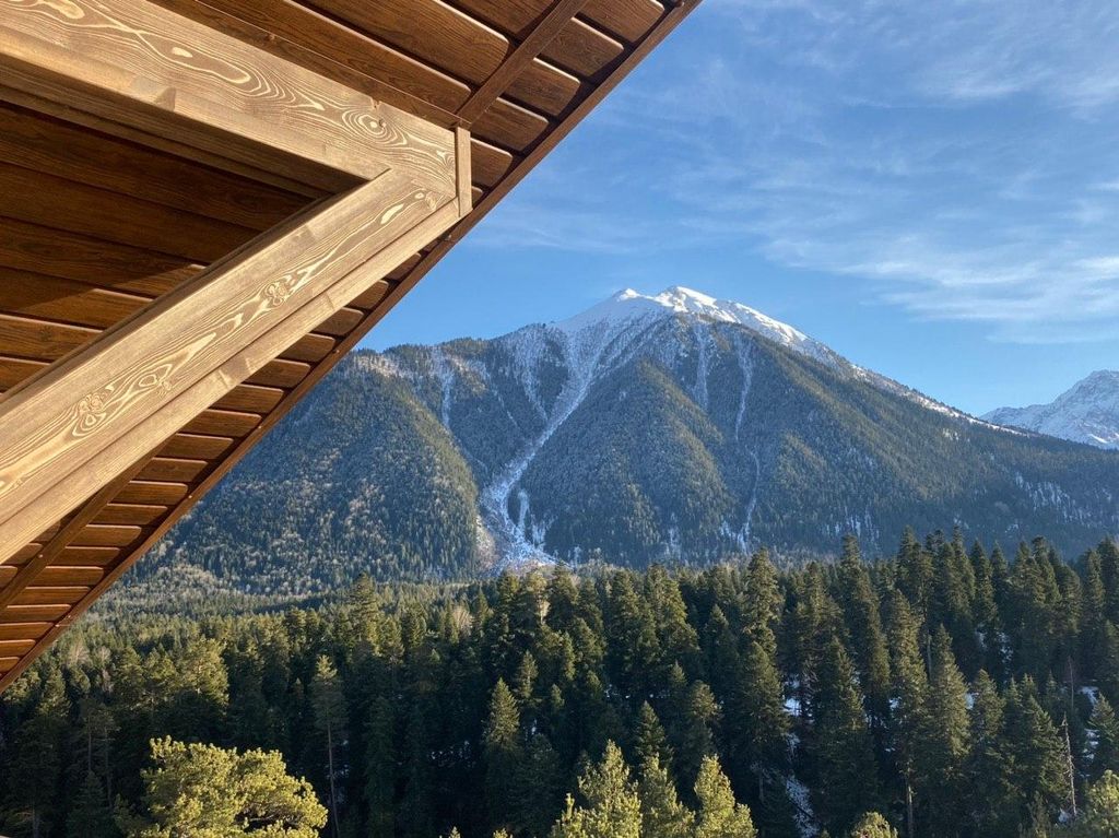 Белый Пик — Семейный номер люкс с видом на горы